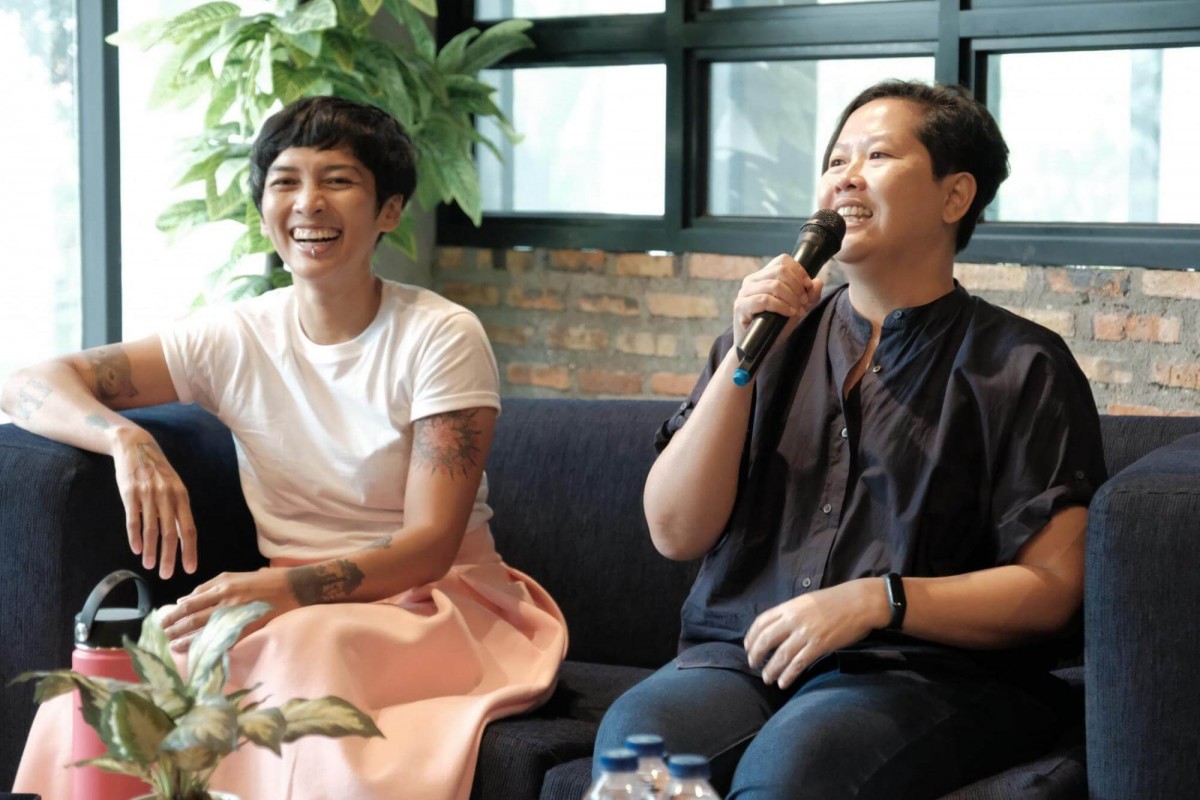 Trinity sedang share pengalaman pribadinya di MLDSPOT Intimate Session